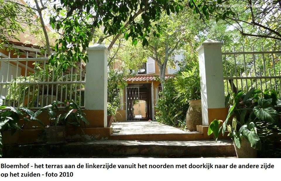 14. Bloemhof het terras aan de linkerzijde met doorkijk 2010